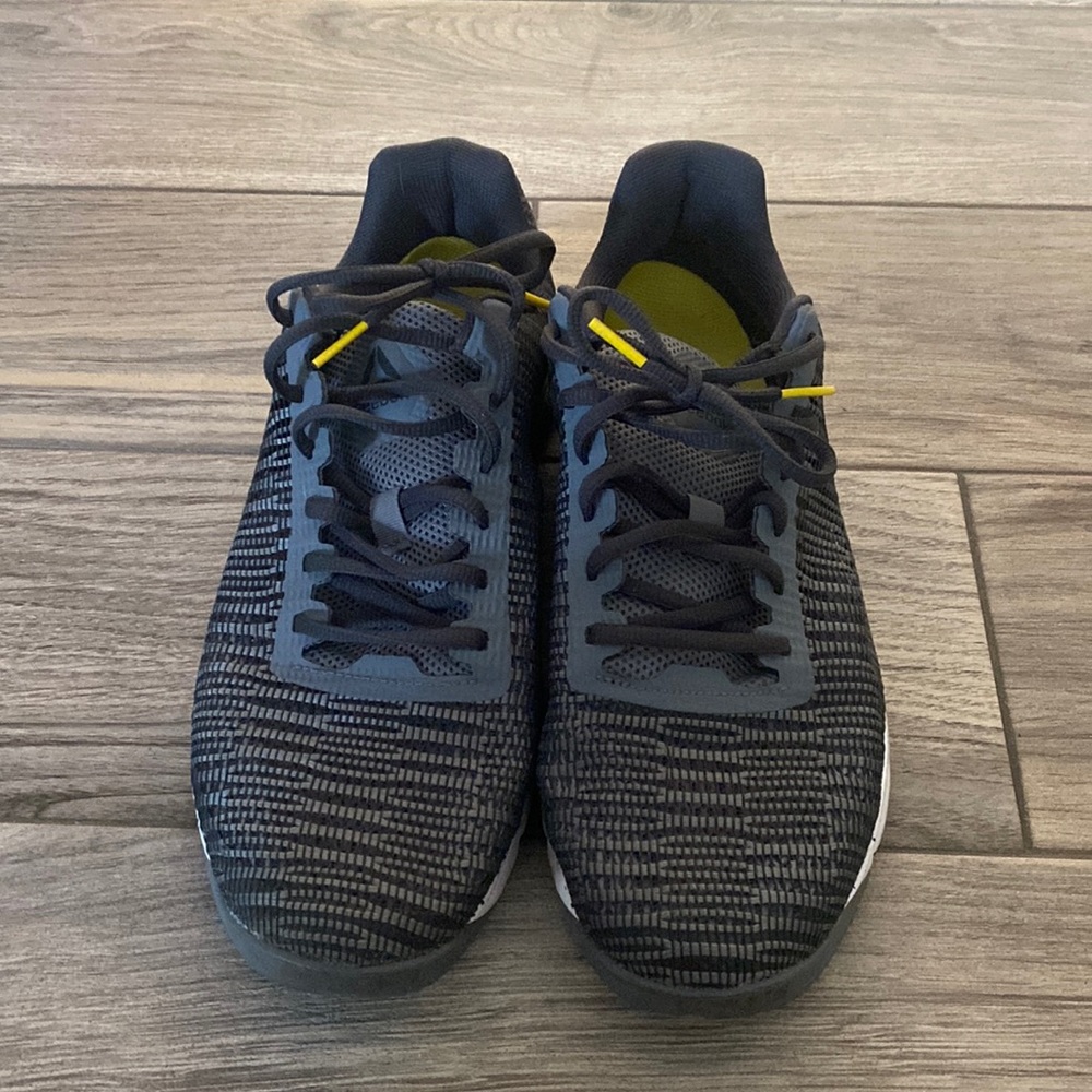 Barely worn men's Reebok shoes!